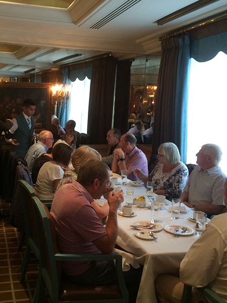 PMA Members enjoying lunch before visiting Buckingham Palace